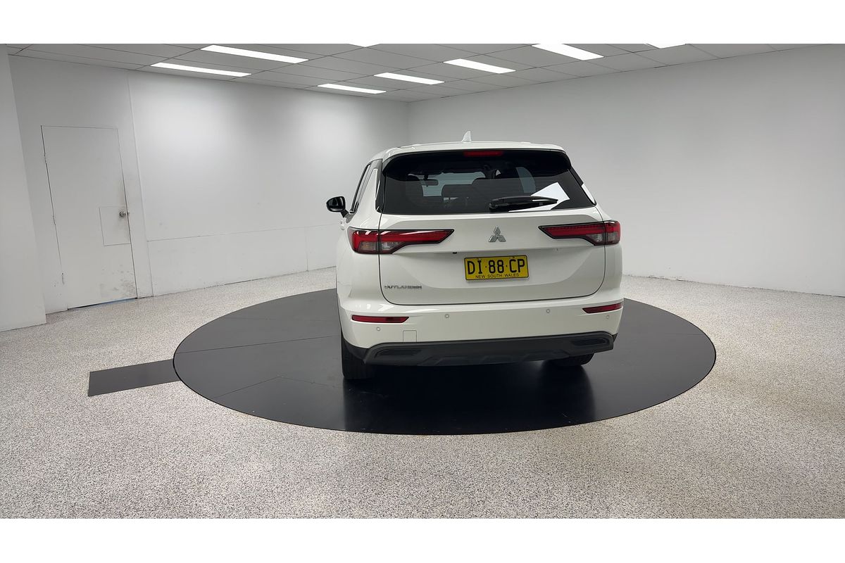 2023 Mitsubishi Outlander ES ZM
