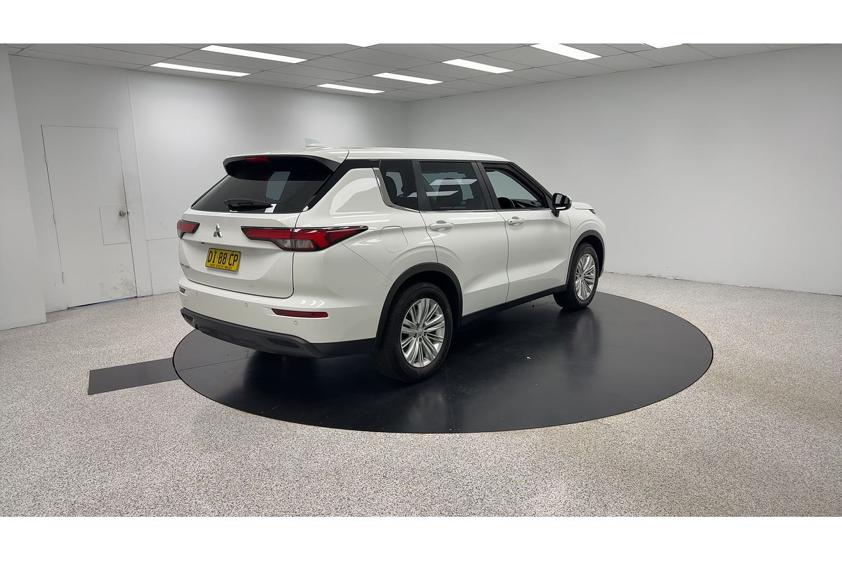 2023 Mitsubishi Outlander ES ZM