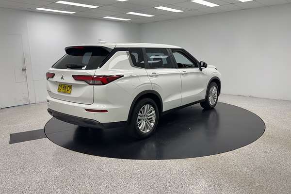 2023 Mitsubishi Outlander ES ZM