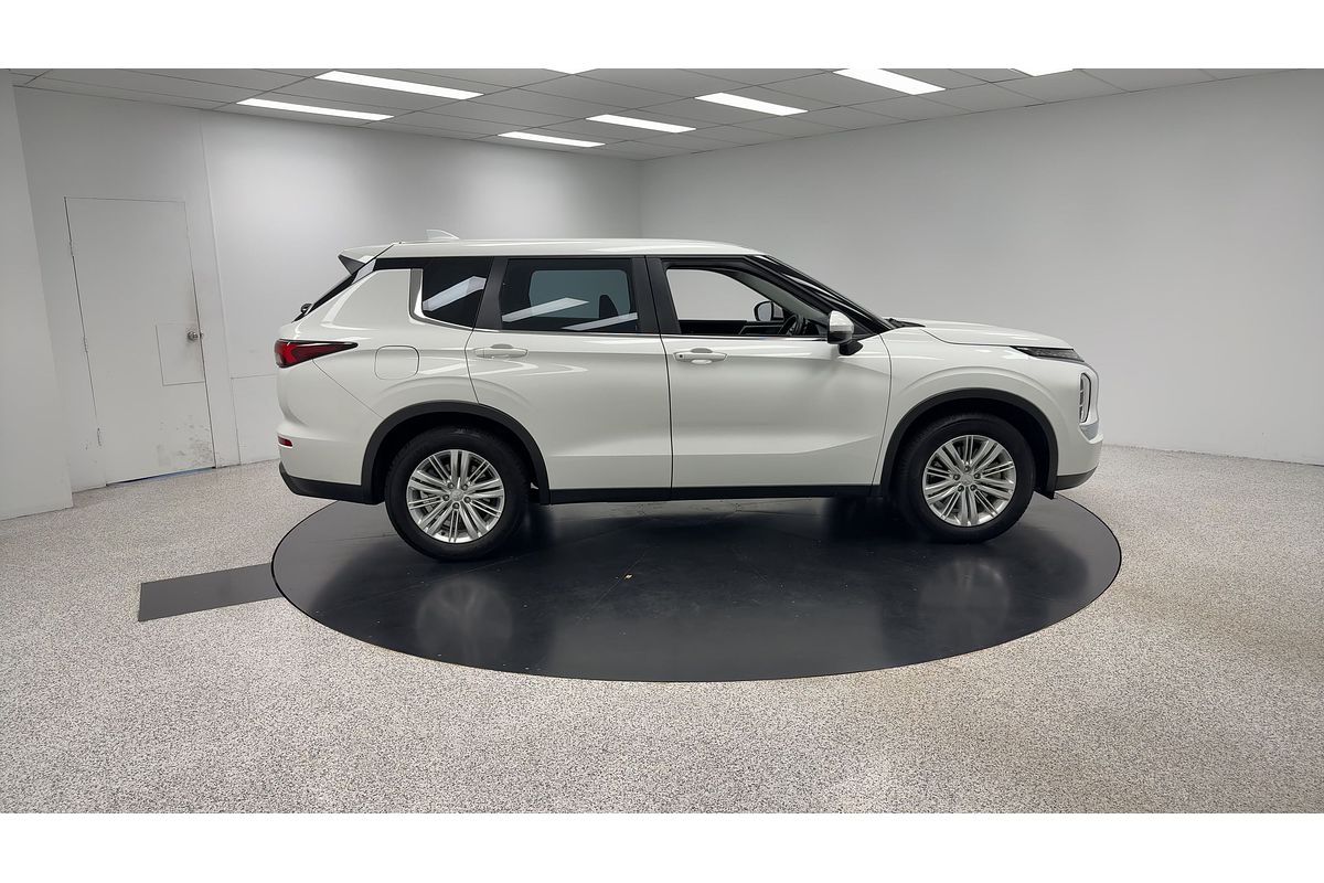 2023 Mitsubishi Outlander ES ZM