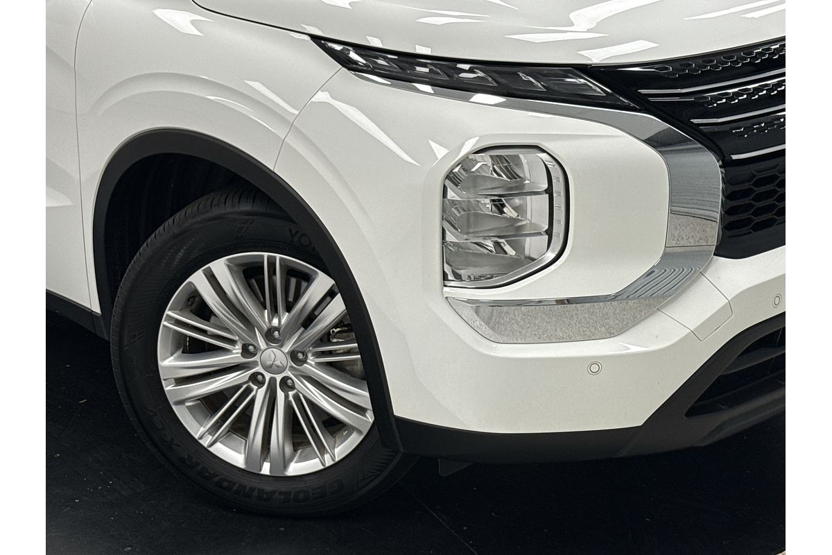 2023 Mitsubishi Outlander ES ZM