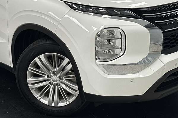 2023 Mitsubishi Outlander ES ZM