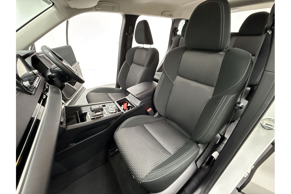 2023 Mitsubishi Outlander ES ZM