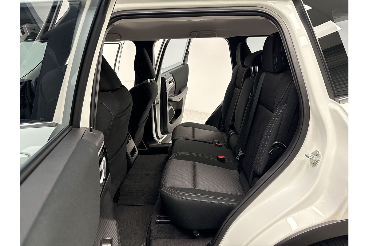 2023 Mitsubishi Outlander ES ZM