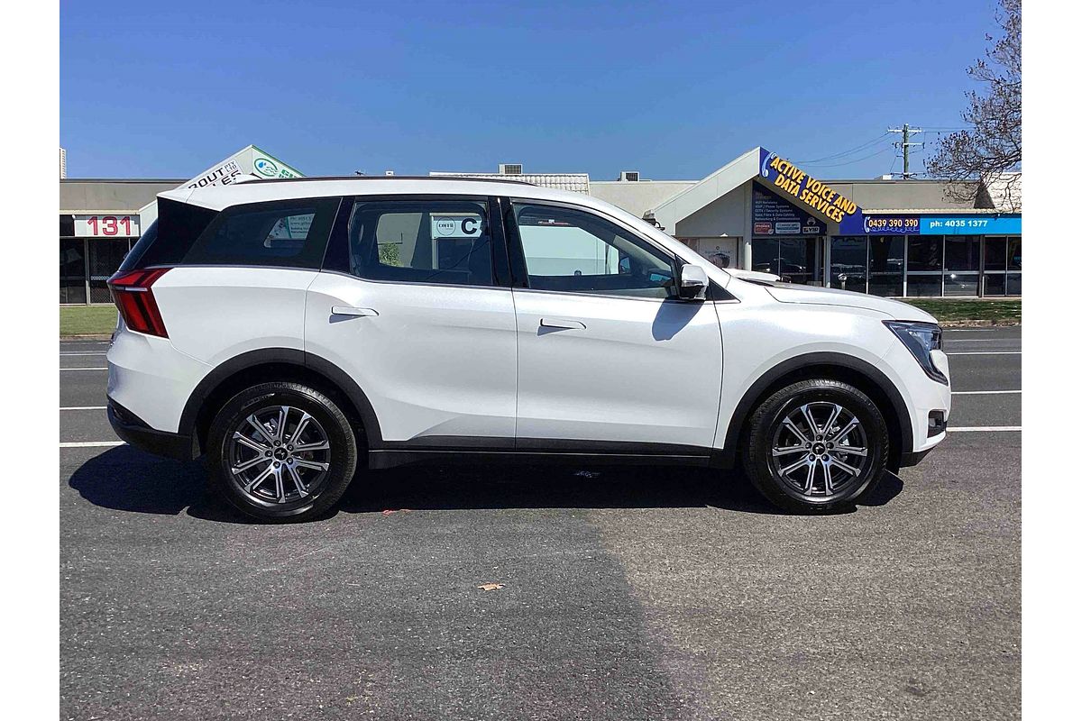 2025 Mahindra XUV700 AX7L