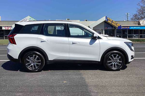 2025 Mahindra XUV700 AX7L