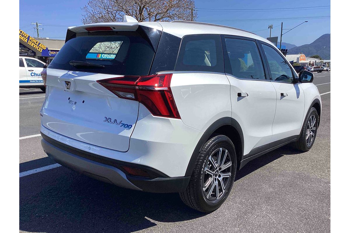 2025 Mahindra XUV700 AX7L