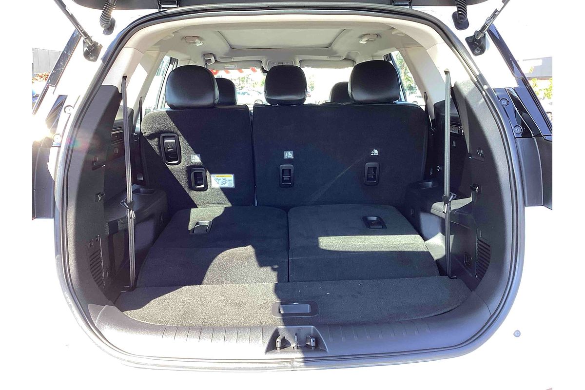 2025 Mahindra XUV700 AX7L