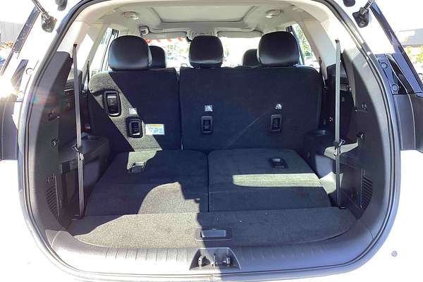 2025 Mahindra XUV700 AX7L