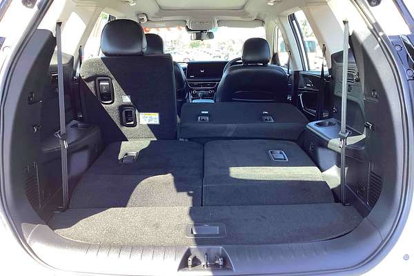 2025 Mahindra XUV700 AX7L