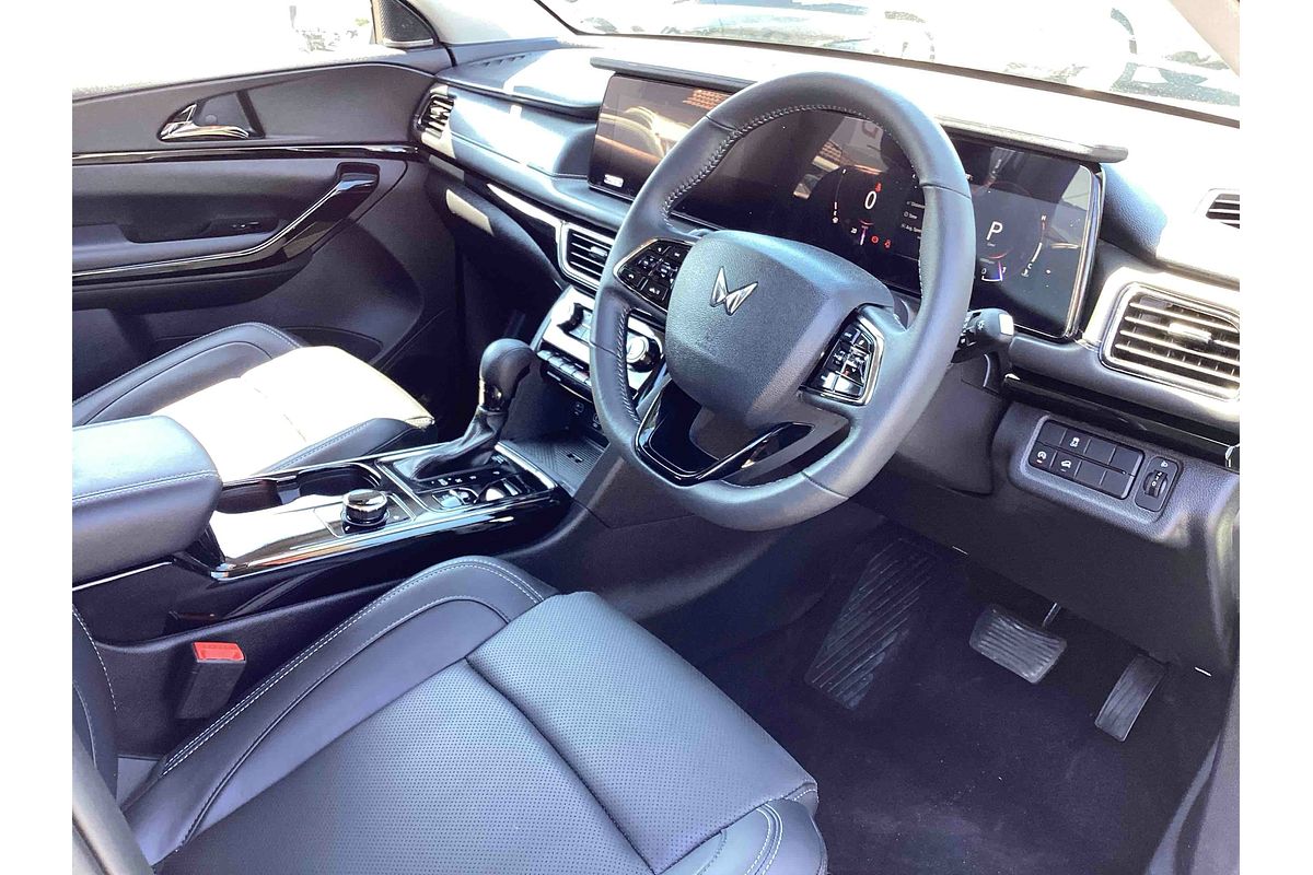 2025 Mahindra XUV700 AX7L