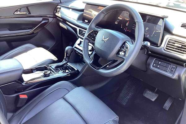 2025 Mahindra XUV700 AX7L