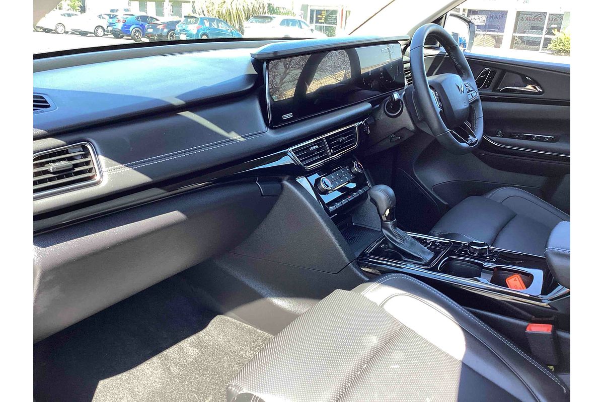 2025 Mahindra XUV700 AX7L