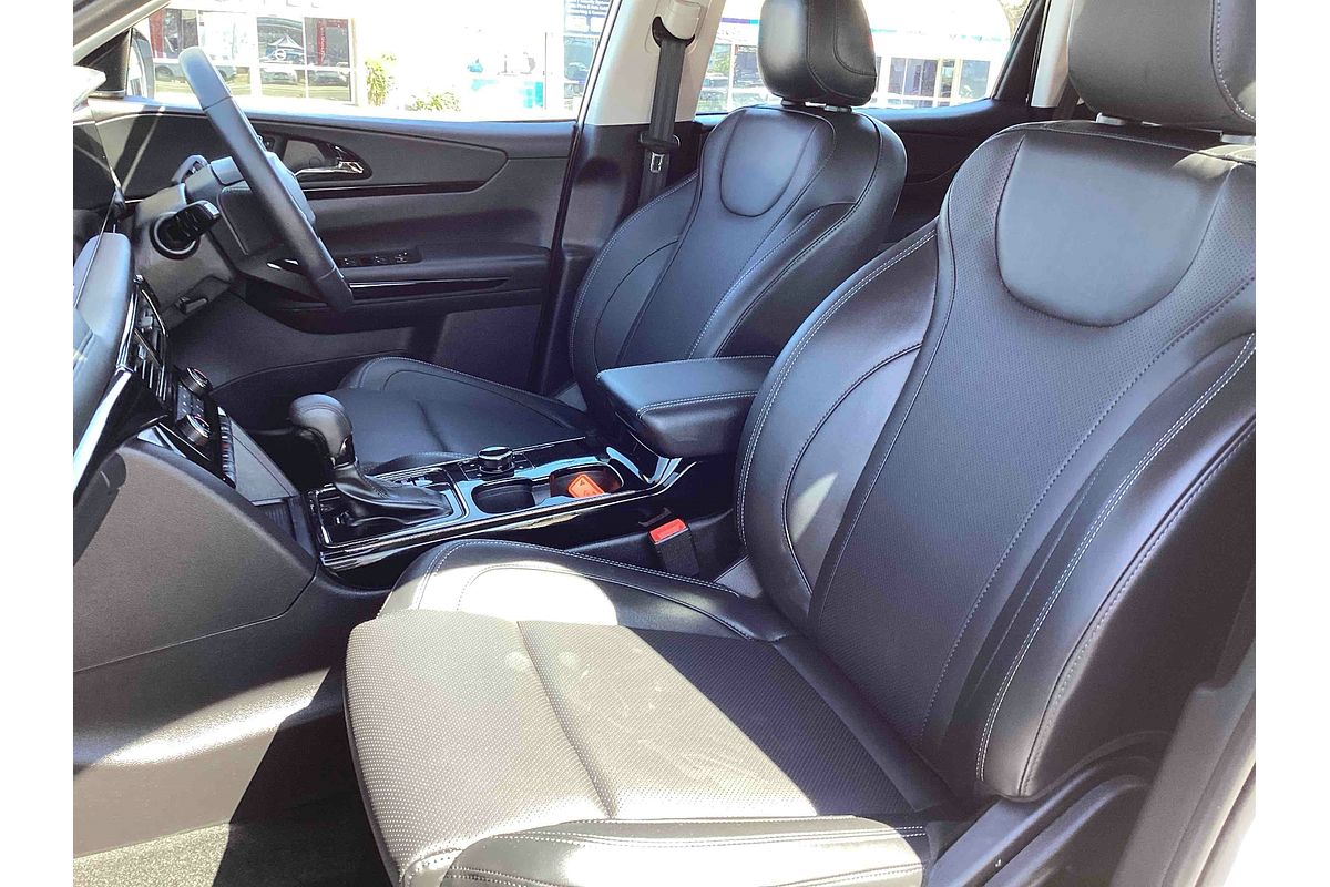 2025 Mahindra XUV700 AX7L