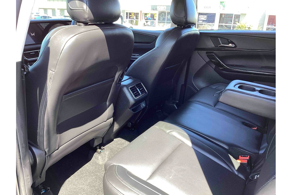 2025 Mahindra XUV700 AX7L
