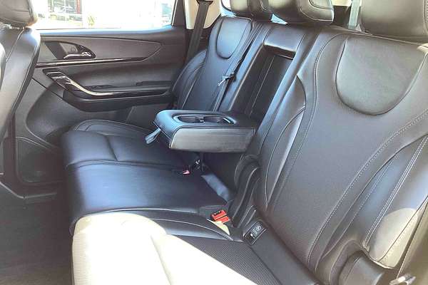 2025 Mahindra XUV700 AX7L