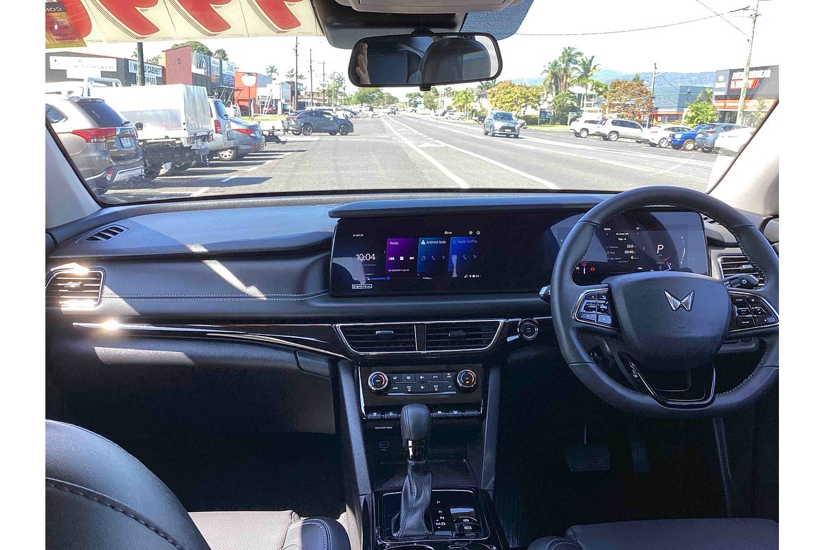 2025 Mahindra XUV700 AX7L