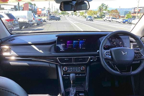 2025 Mahindra XUV700 AX7L
