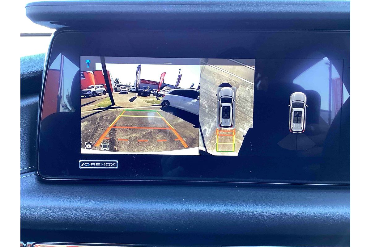 2025 Mahindra XUV700 AX7L
