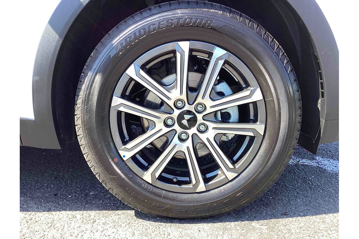 2025 Mahindra XUV700 AX7L
