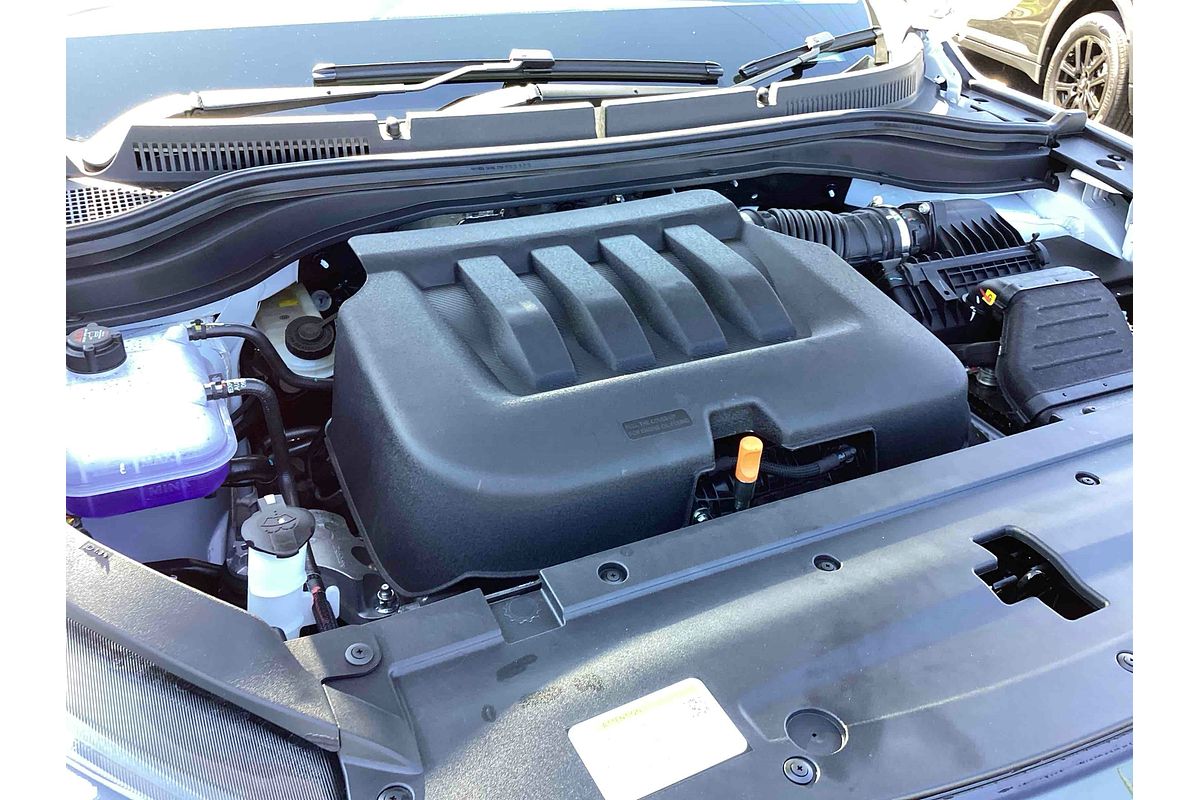 2025 Mahindra XUV700 AX7L