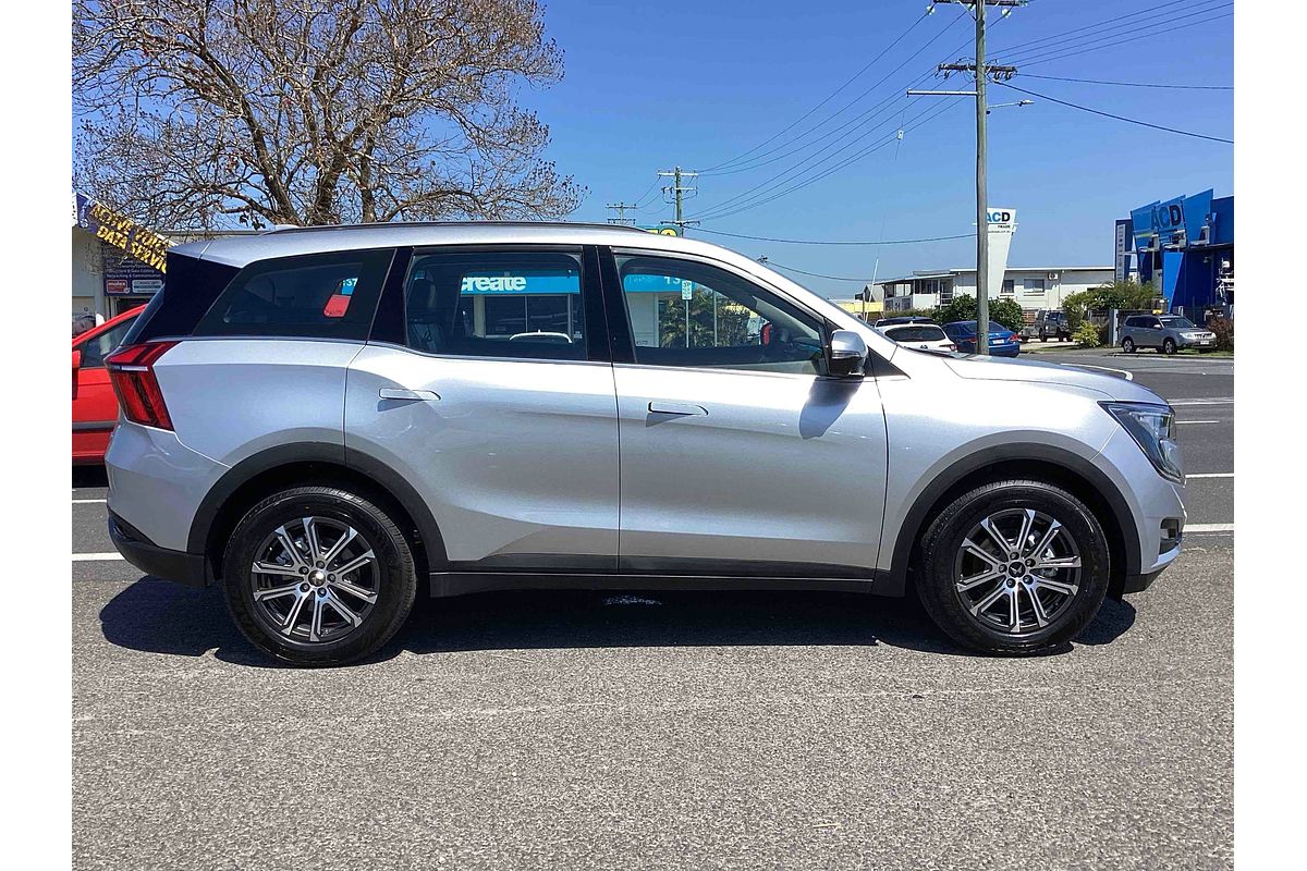 2025 Mahindra XUV700 AX7L