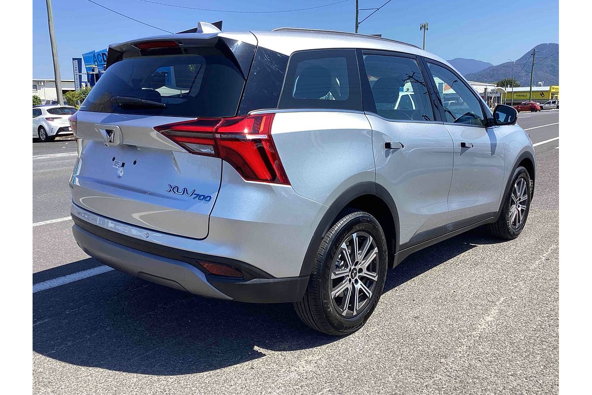 2025 Mahindra XUV700 AX7L