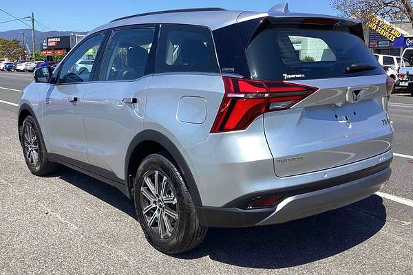 2025 Mahindra XUV700 AX7L