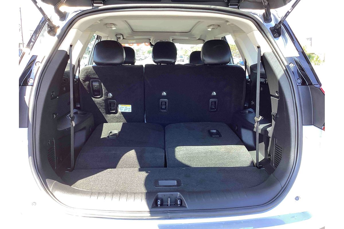 2025 Mahindra XUV700 AX7L