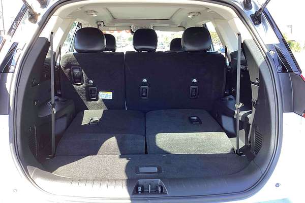 2025 Mahindra XUV700 AX7L