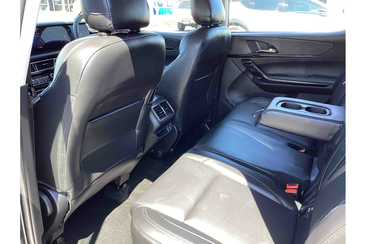 2025 Mahindra XUV700 AX7L