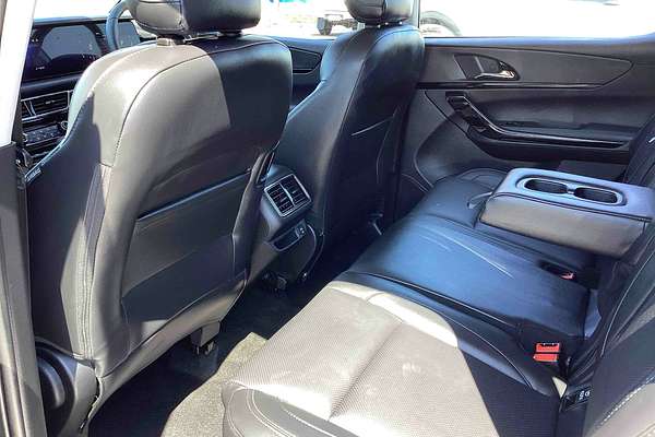 2025 Mahindra XUV700 AX7L