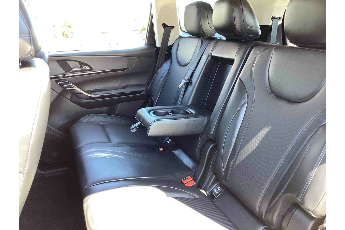 2025 Mahindra XUV700 AX7L