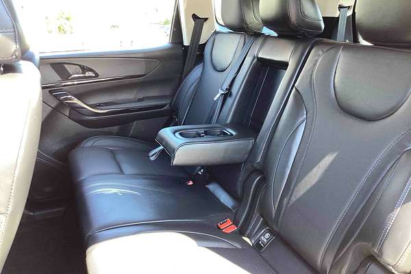 2025 Mahindra XUV700 AX7L