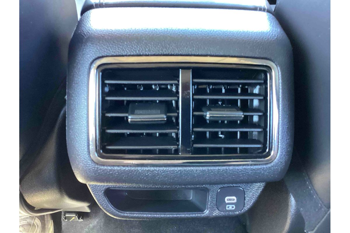 2025 Mahindra XUV700 AX7L