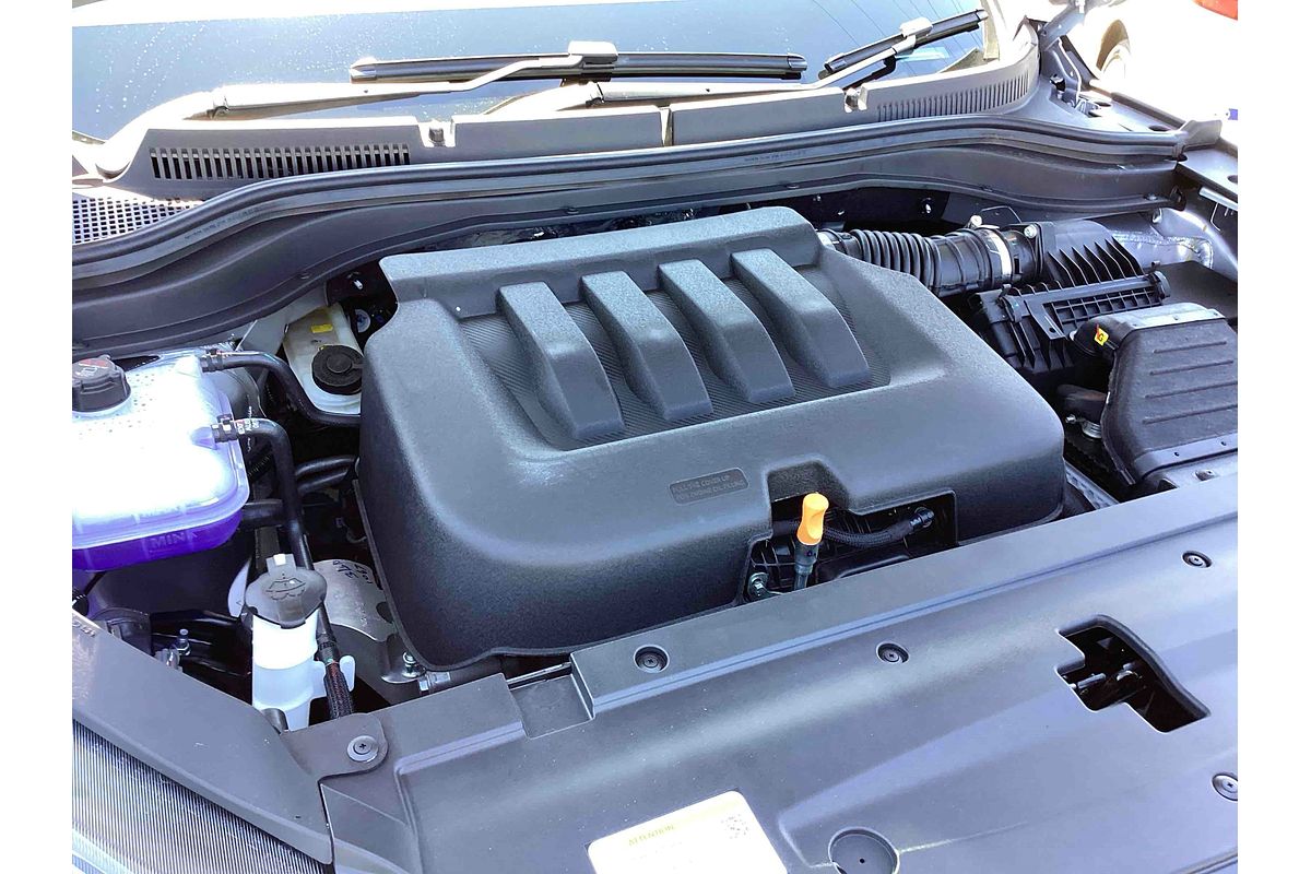 2025 Mahindra XUV700 AX7L