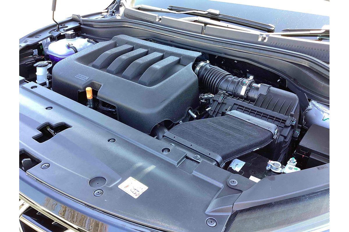2025 Mahindra XUV700 AX7L