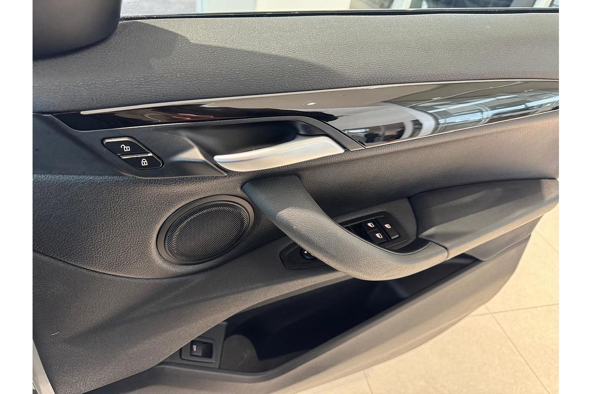 2017 BMW X1 sDrive20i F48