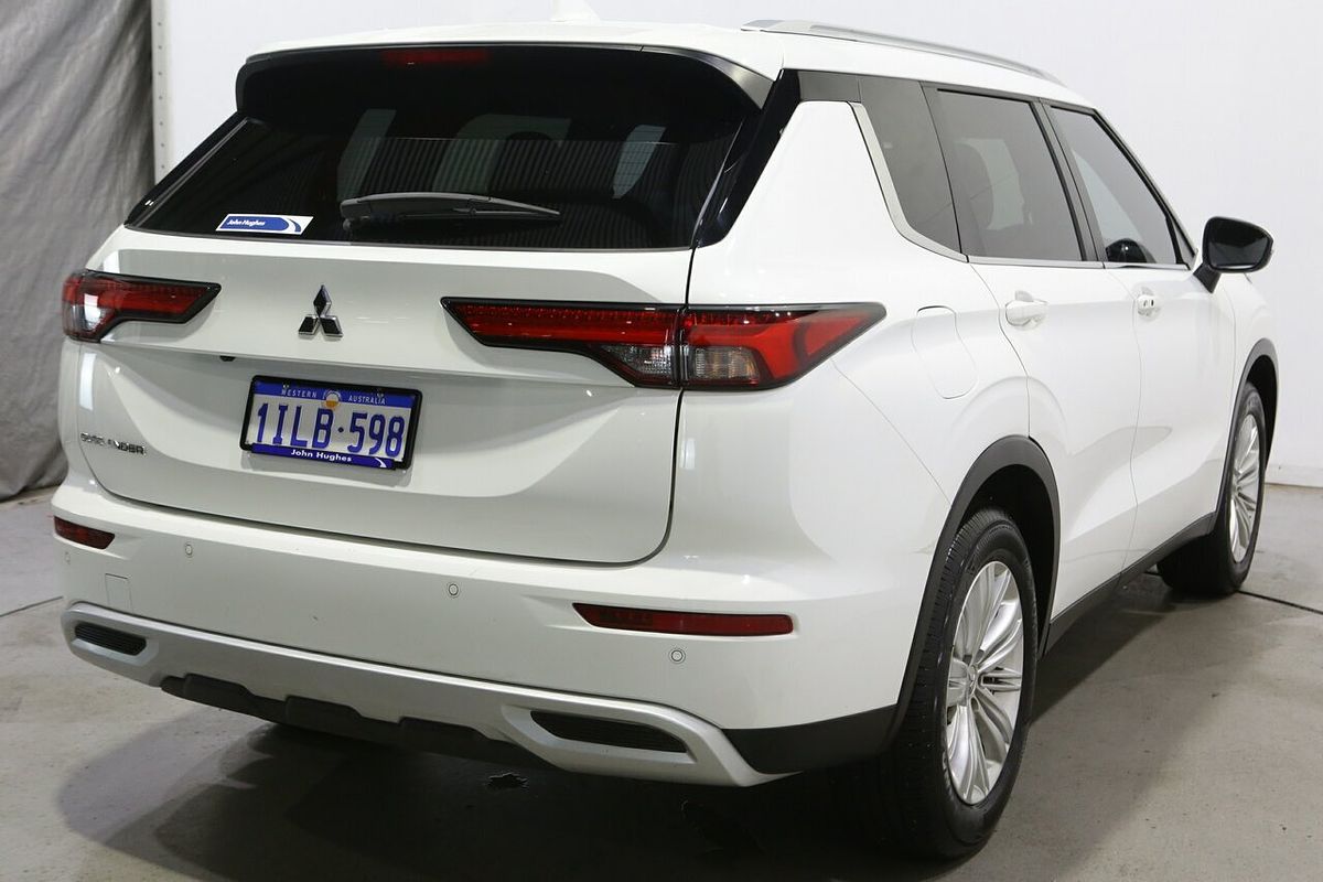 2024 Mitsubishi Outlander LS ZM