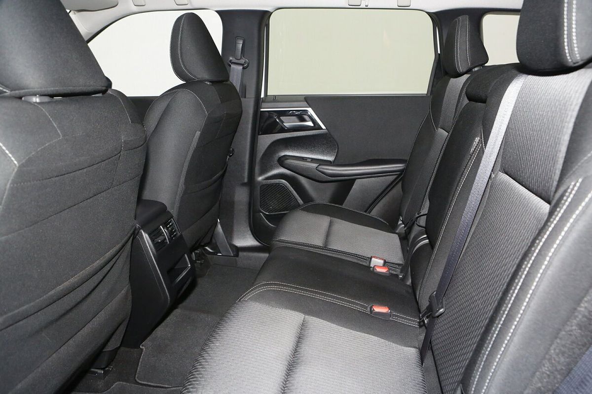 2024 Mitsubishi Outlander LS ZM