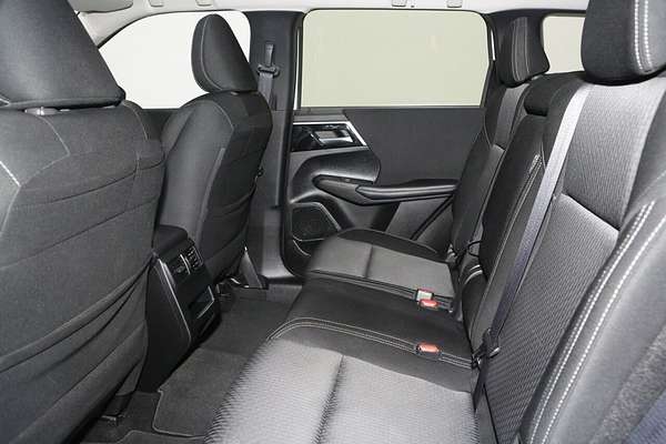 2024 Mitsubishi Outlander LS ZM