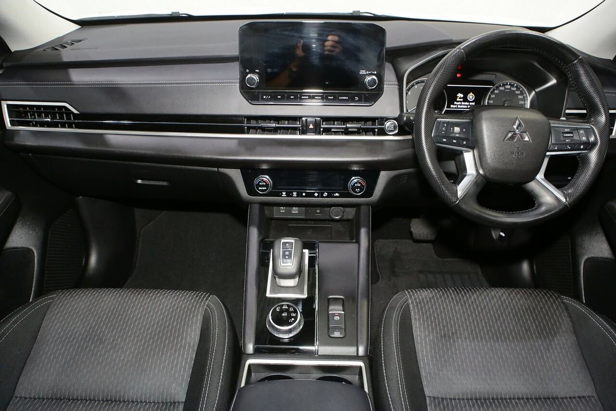 2024 Mitsubishi Outlander LS ZM