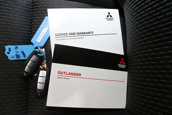 2024 Mitsubishi Outlander LS ZM
