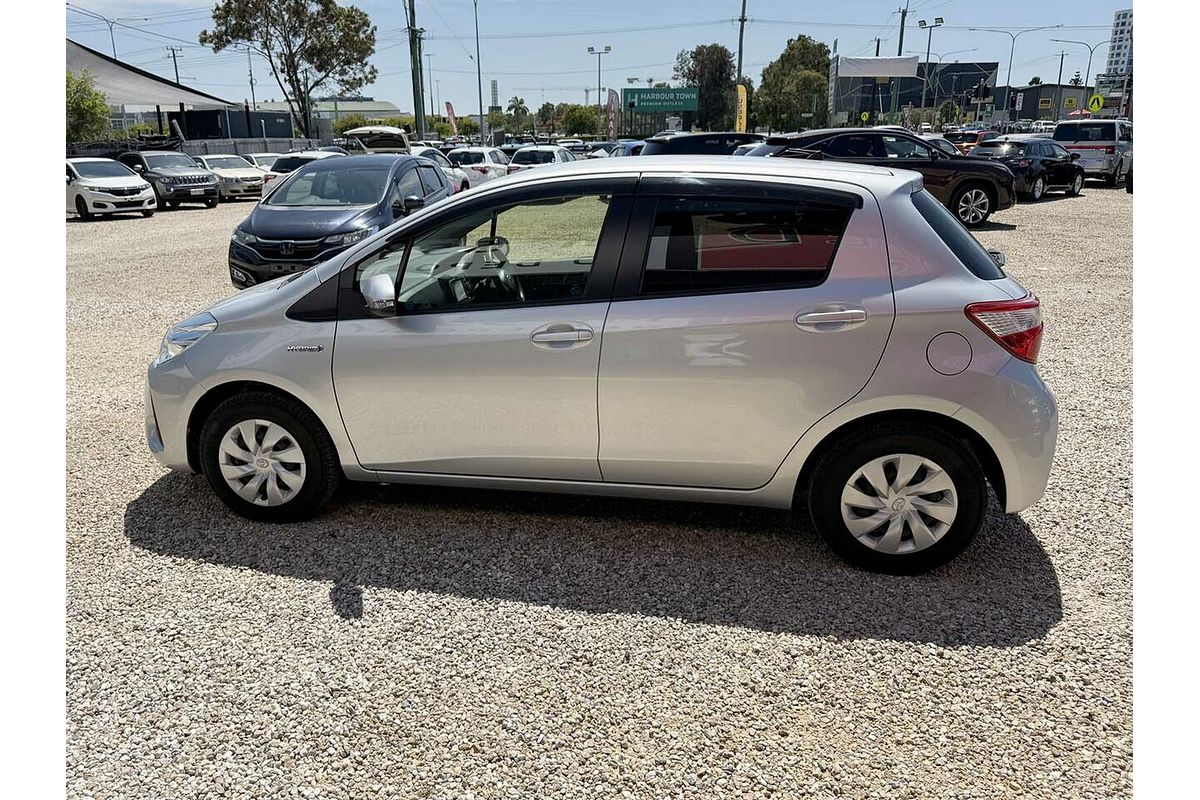 2018 Toyota VITZ F (HYBRID) NHP130