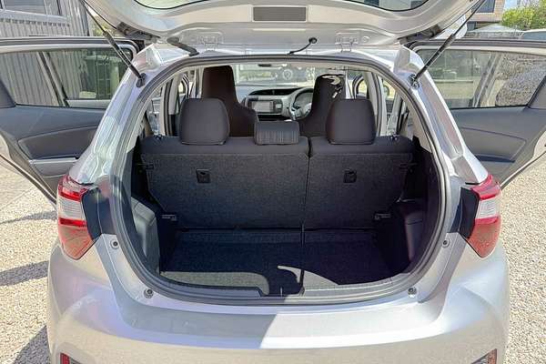 2018 Toyota VITZ F (HYBRID) NHP130