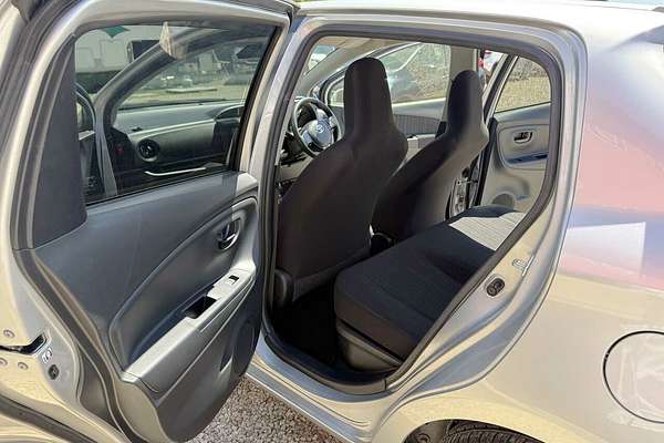 2018 Toyota VITZ F (HYBRID) NHP130