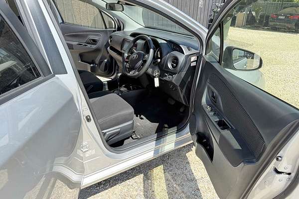 2018 Toyota VITZ F (HYBRID) NHP130