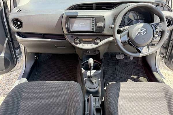 2018 Toyota VITZ F (HYBRID) NHP130