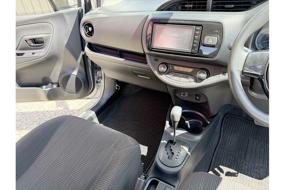 2018 Toyota VITZ F (HYBRID) NHP130