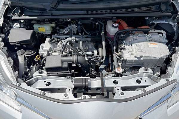 2018 Toyota VITZ F (HYBRID) NHP130
